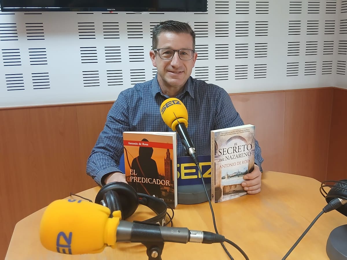 La imaginería de Sevilla y el Castillo de Lorca dan luz a 'El Secreto del Nazareno' del escritor Antonio de Rosa