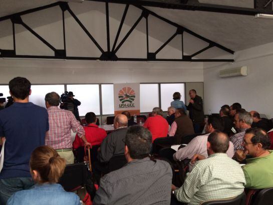Uno de los momentos de la asamblea informativa de UPA