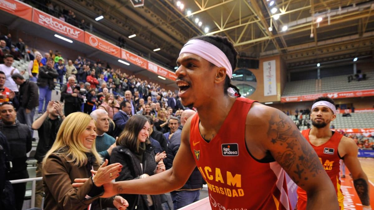 ¿Existe dependencia de Eddie y Booker?