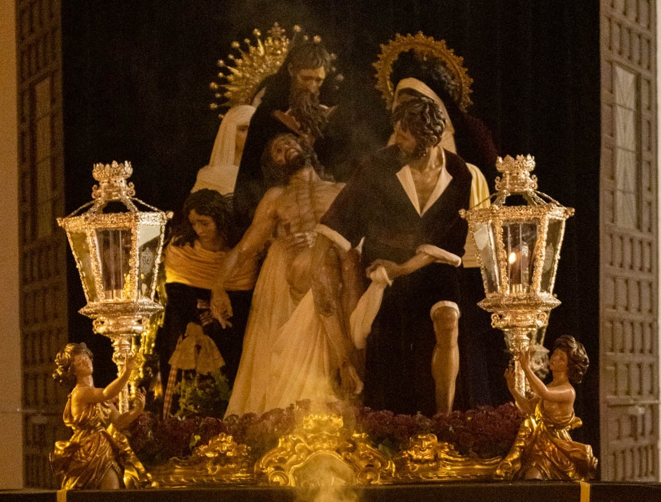 El misterio del Traslado al Sepulcro, ya preparado para su salida de este Lunes Santo