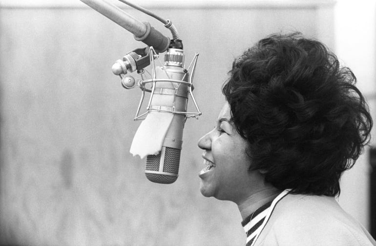 Aretha Franklin en una sesión de grabación en Nueva York en enero de 1969