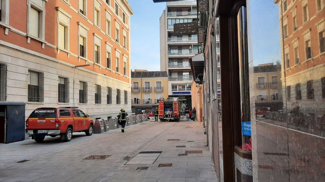 Llegada de los bomberos a la Plaza López de Haro