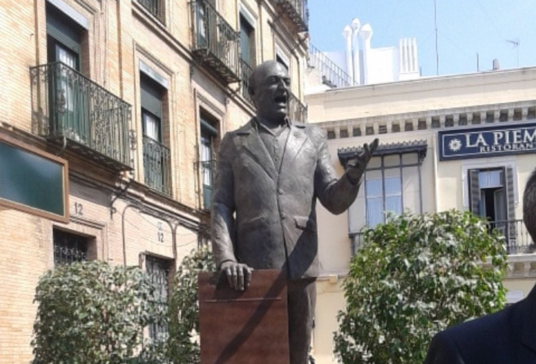 Monumento a Pepe Peregil en la Plaza Padre Jerónimo de Córdoba