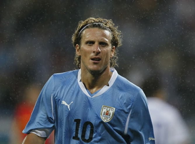 Diego Forlán, durante el partido de cuartos de final / AFP