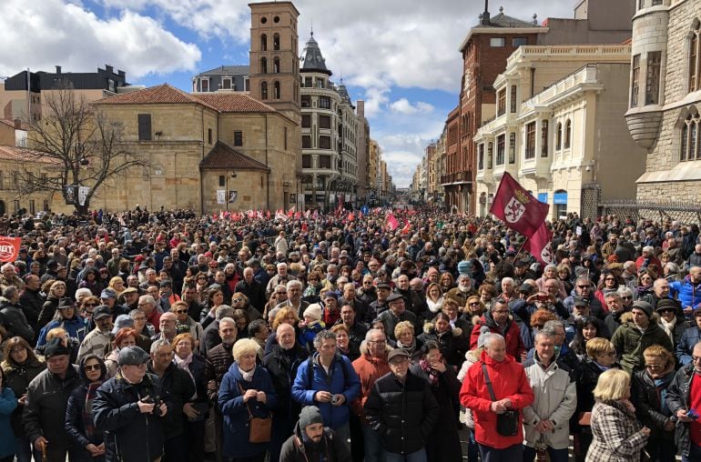 Aspecto que presentaba la explanada de Botines a la llegada de la manifestación