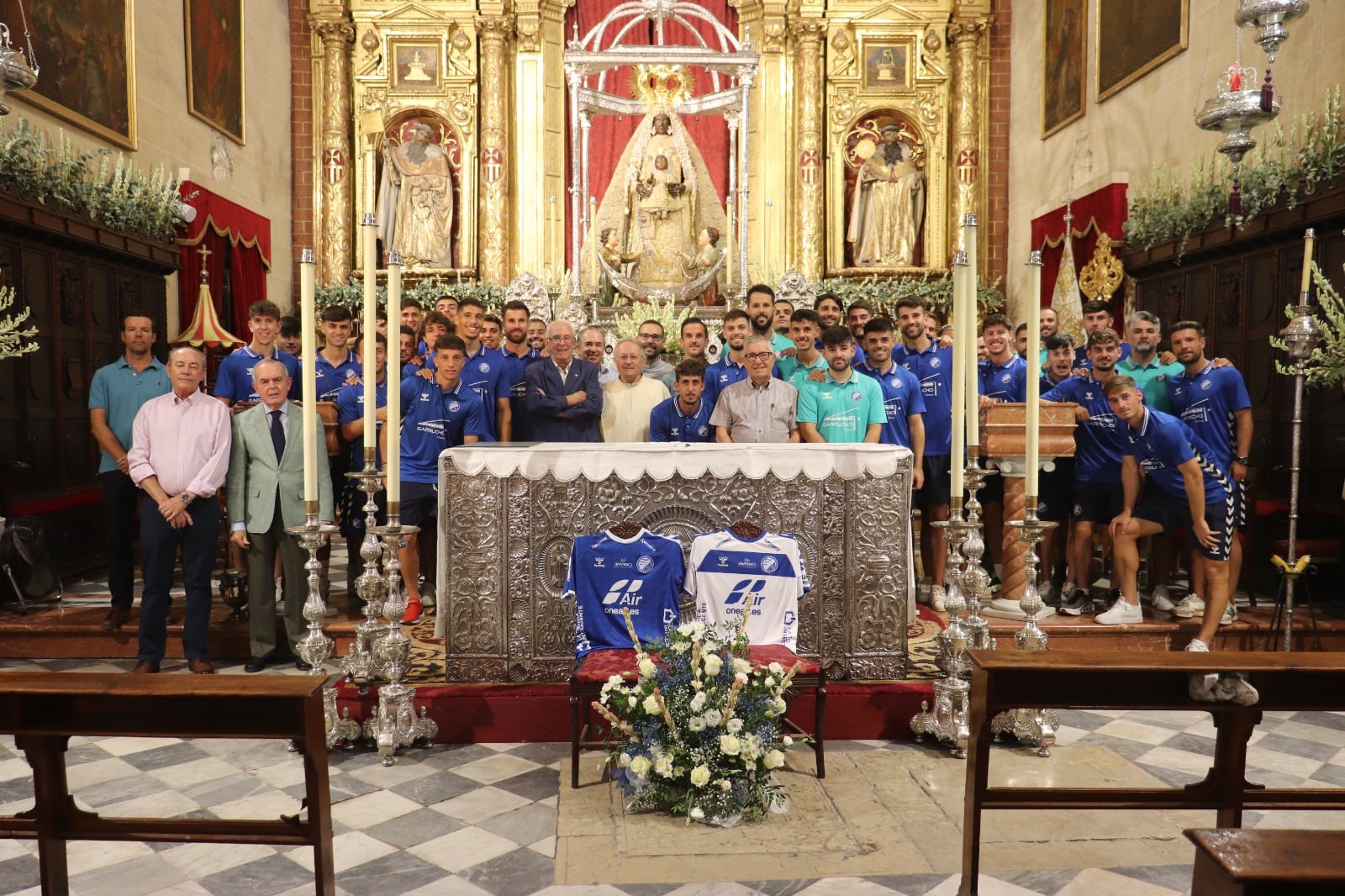 Ofrenda floral del Xerez DFC a la Virgen de la Merced