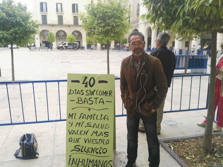 Miguel Ángel Candela en la Plaza del Ayuntamiento de Alicante 