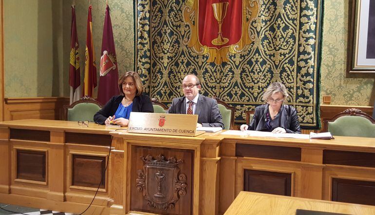 Los concejales de Turismo y Servicios, Marta Segarra (i) y Pedro García Hidalgo, y la técnico de Turismo Ana Chacón