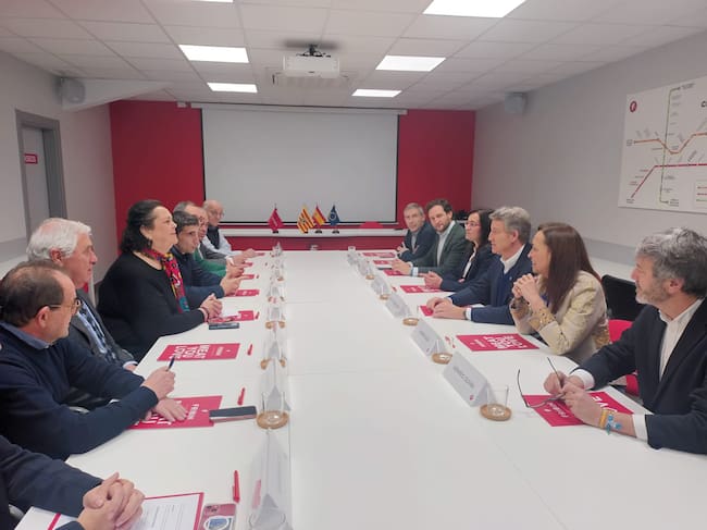 Alberto Núñez Feijoo visita la empresa cárnica Fribin.