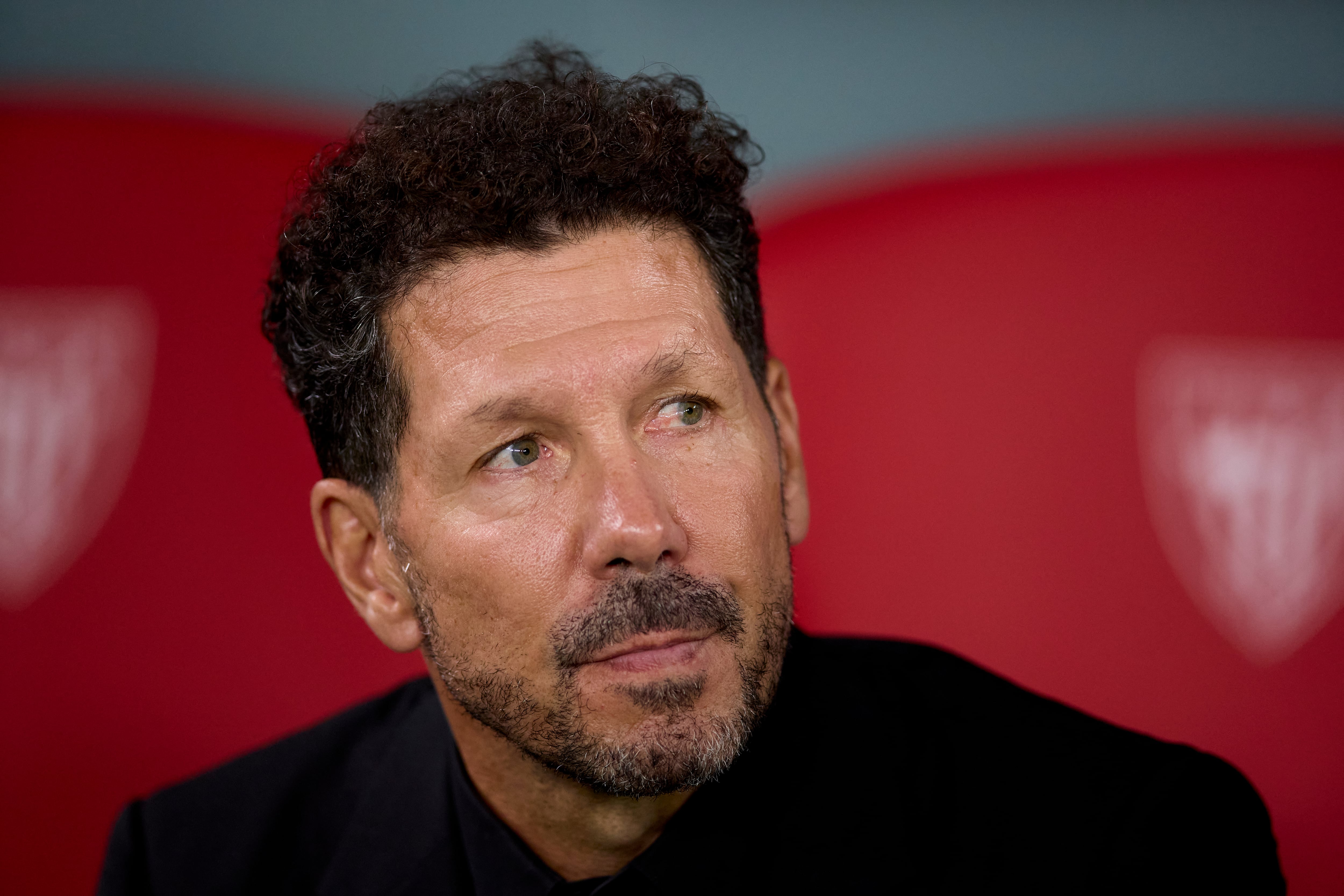 &#039;Cholo&#039; Simeone en el banquillo durante el partido contra el Athletic Club