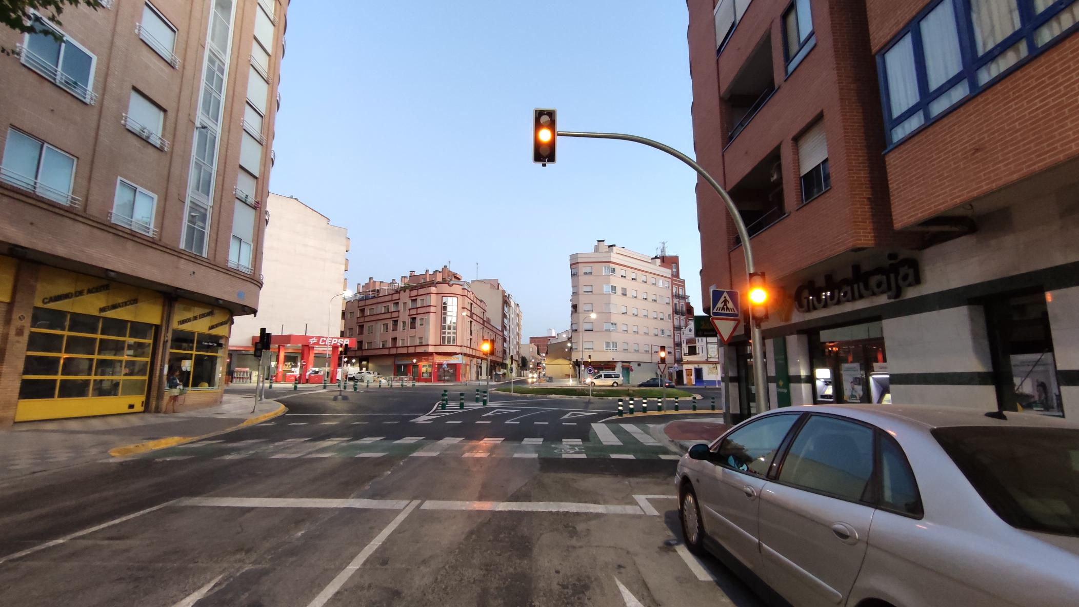 Los semáforos ya controlan el tráfico en la rotonda de Alberto Mateos