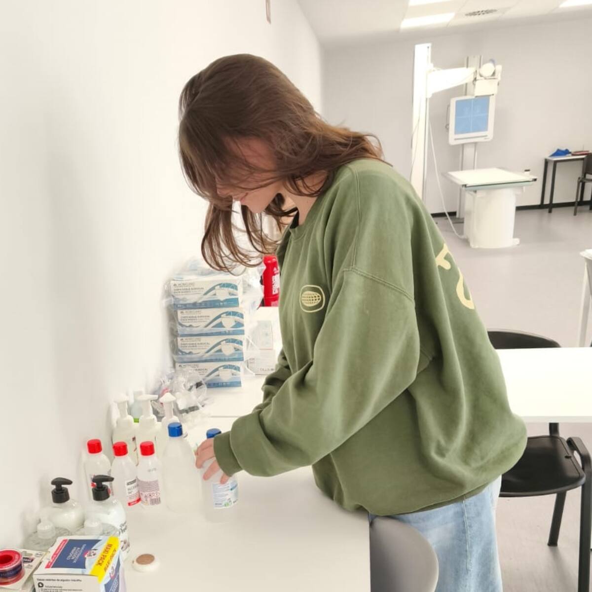 Los institutos Claudio Galeno de Alcobendas y de Valencia se conectan para ayudar a los afectados por la DANA