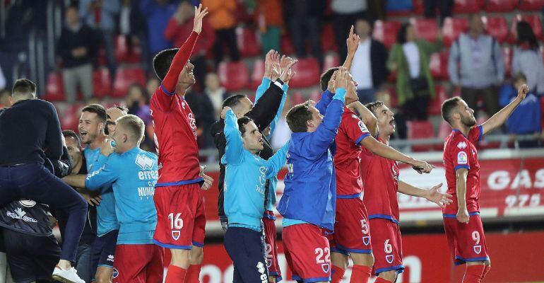 Los jugadores del Numancia celebran la victoria