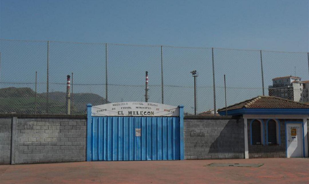 Entrada del campo de &#039;El Malecón&#039;, en Muskiz