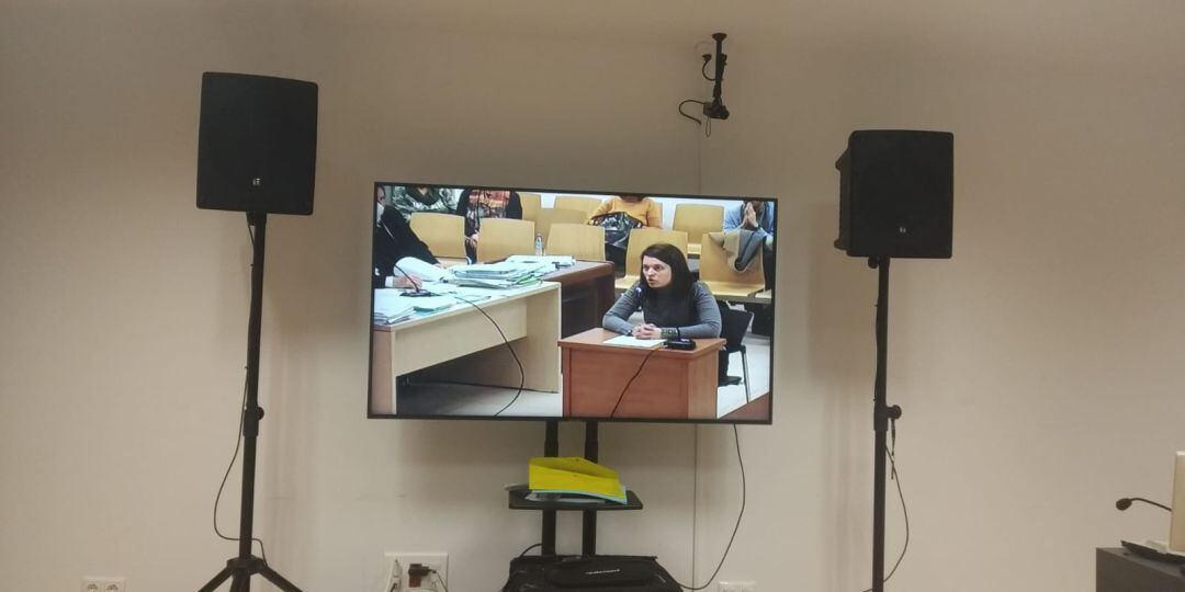 María Ponsoda, una de las hijas del alcalde asesinado en Polop, durante su declaración como testigo.