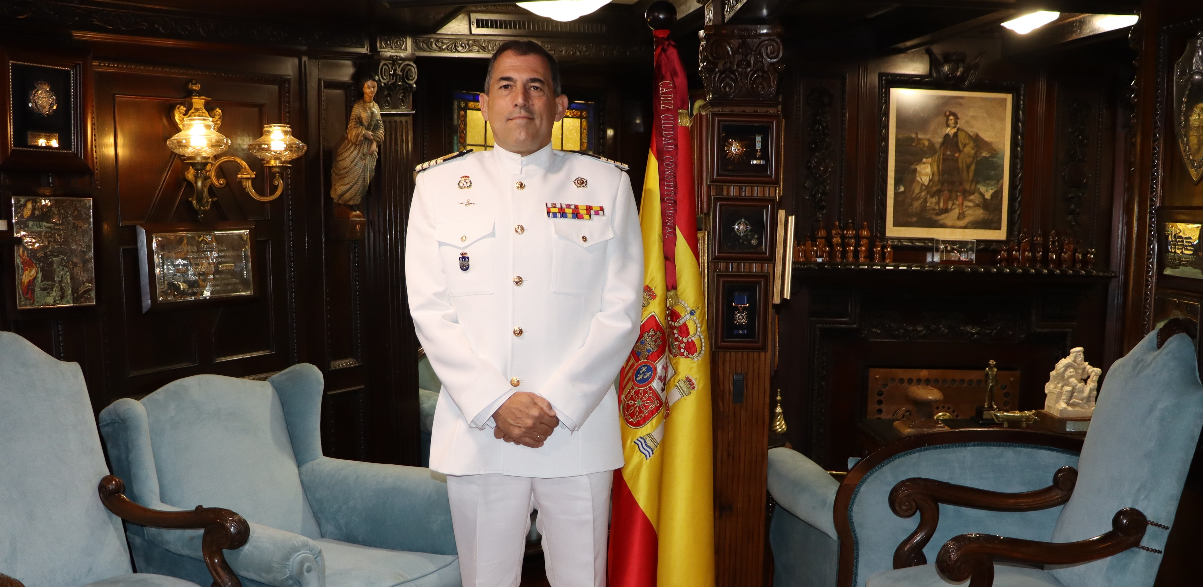 Comandante de Elcano, Luis Carreras-Presas do Campo