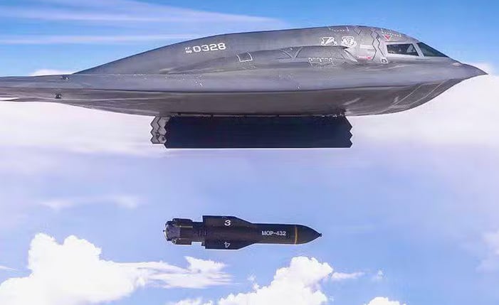 La GBU-57A/B es una bomba destructora de búnkeres capaz de dañar instalaciones nucleares subterráneas como las de Irán.