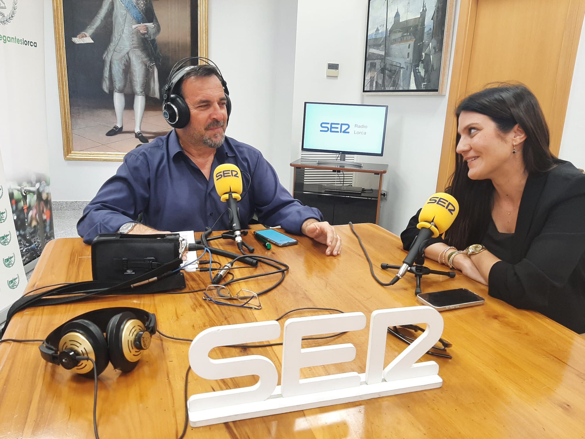 María Hernández, concejala de Medio Ambiente y Urbanismo junto al periodista de Radio Lorca, Miguel Meroño