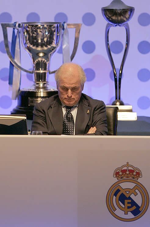 La Asamblea del Madrid rechazó la propuesta de nuevos Estatutos en la que los socios compromisarios llegaron a pedir a gritos la dimisión de Ramón Calderón