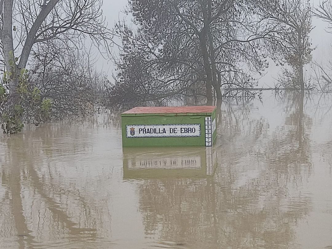 Pradilla vive con tensión la llegada de la punta de la crecida