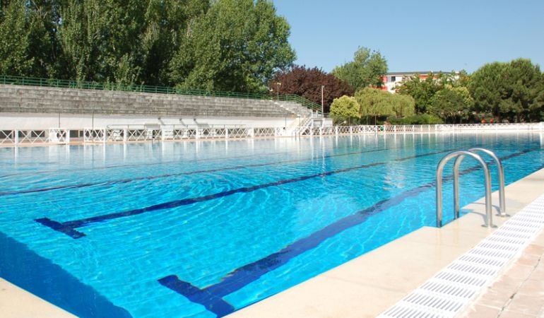 Las comunidades de vecinos deben complir con la normativa vigente para abrir sus piscinas de verano