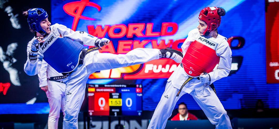 Marta Calvo (rojo) durante el combate por el bronce en el Grand Prix final de Fujairah ante la turca Hatice Ilgun (4ª del mundo).