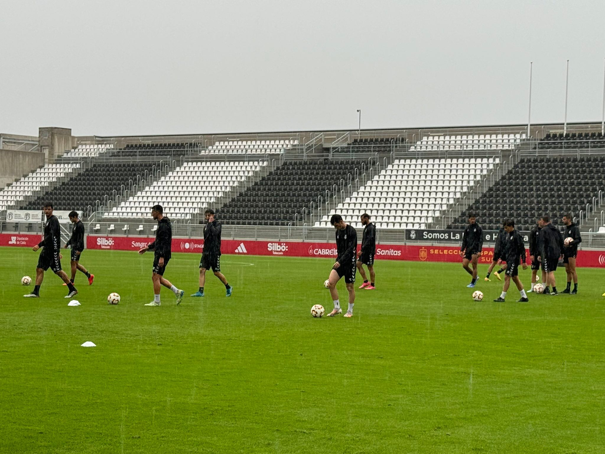 Jugadores de la Balompédica Linense, en el Ciudad de La Línea