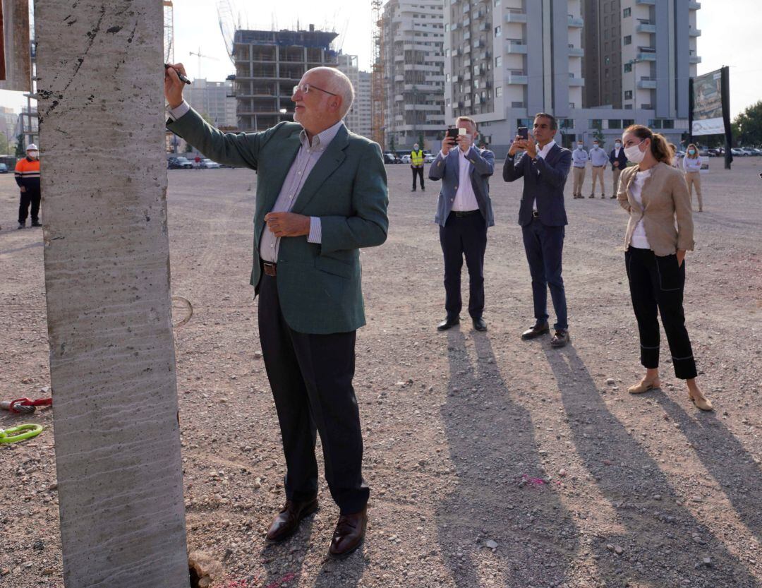 Juan Roig en el inicio de las obras del Casal España Arena en València