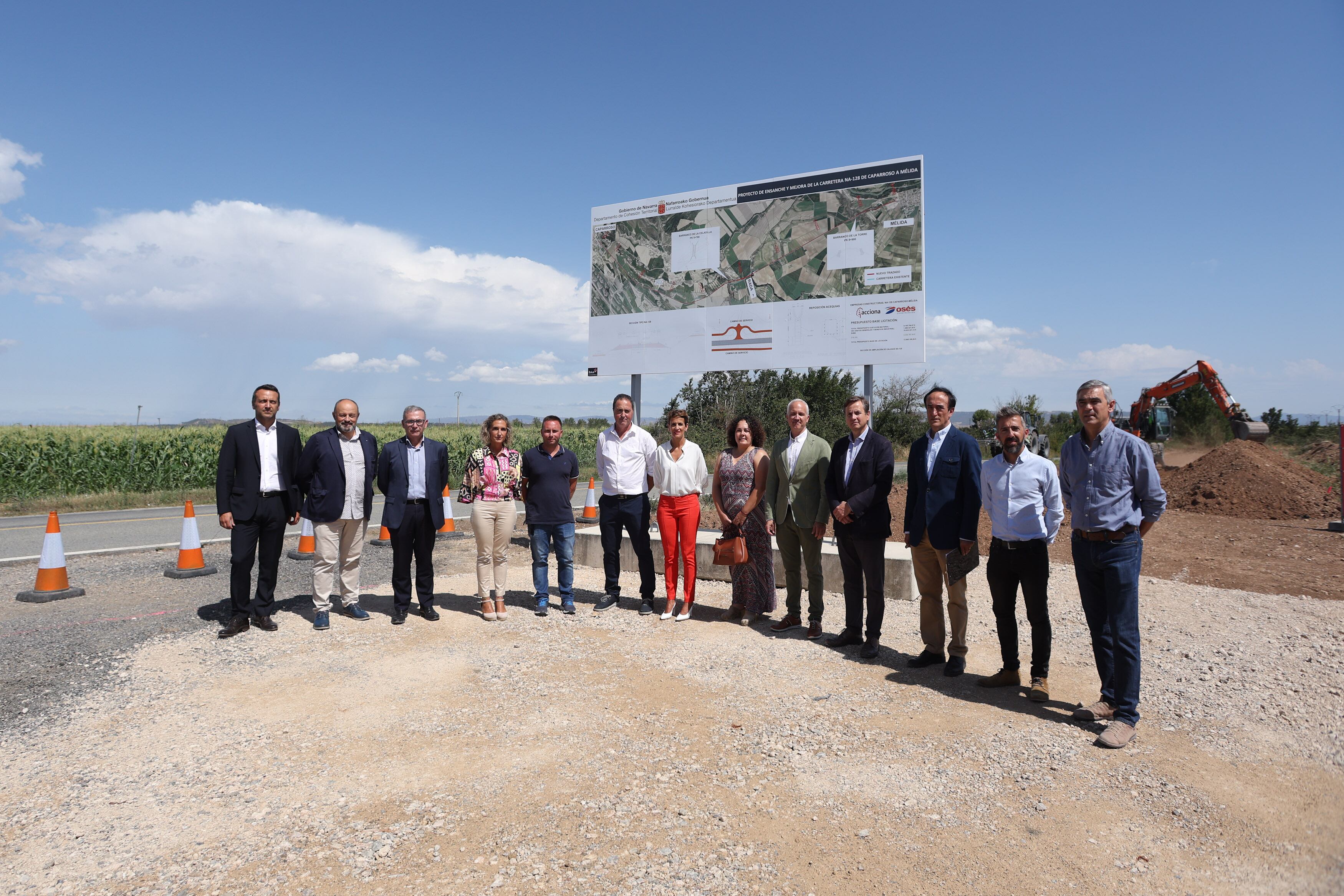 La Presidenta Chivite y resto de autoridades en el inicio de las obras de la carretera que une Caparroso, Rada y Mélida.