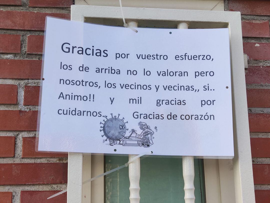 El cartel que luce este lunes en uno de los centros de salud de una de las zonas confinadas de Fuenlabrada, en Madrid