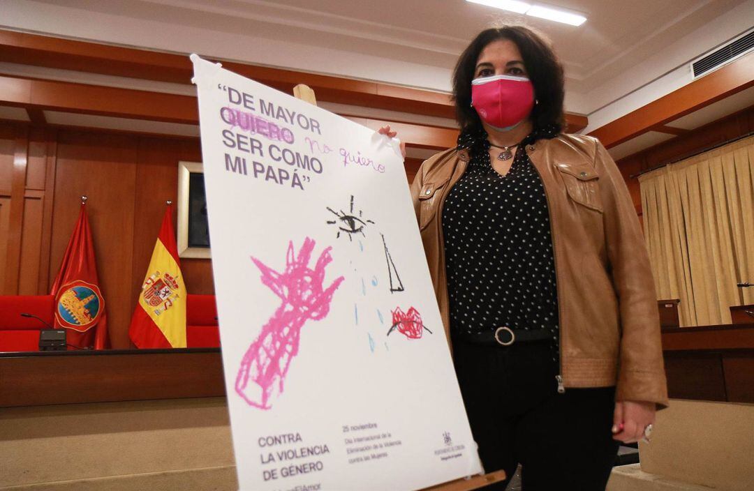 La delegada de Igualdad del Ayuntamiento de Córdoba, Eva Timoteo, durante la presentación de la campaña