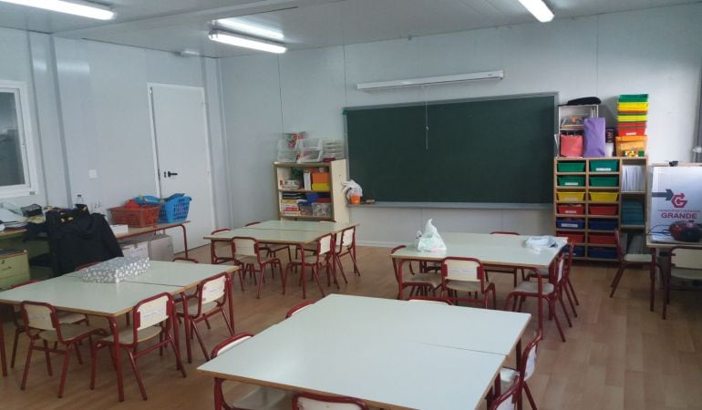 El interior de una aula de las prefabricadas