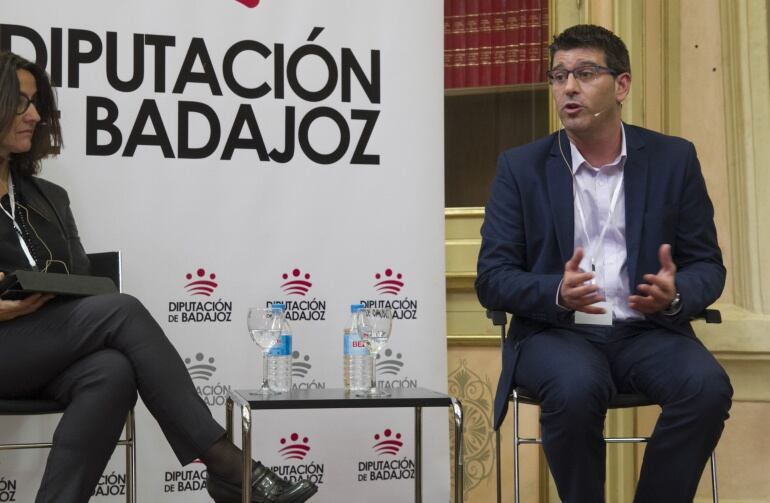 El presidente de la Diputación de Valencia, Jorge Rodríguez, en la segunda Conferencia de Presidentes Provinciales, en Badajoz, donde le ha sorprendido la polémica.