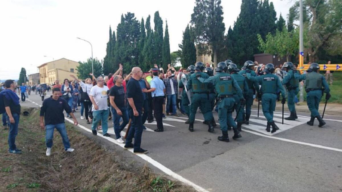 La Tallada d'Empordà es querella per la càrrega de l'1-O