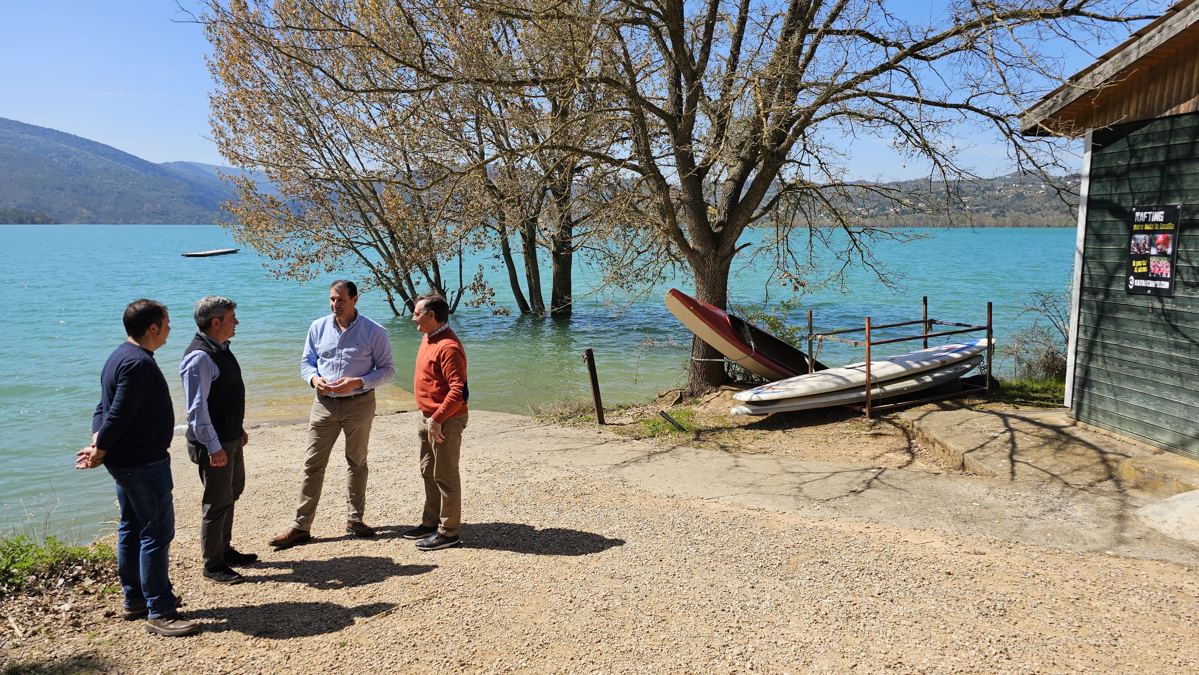 Lloret, Lagüens, Serra y Echart en la base naútica de Graus