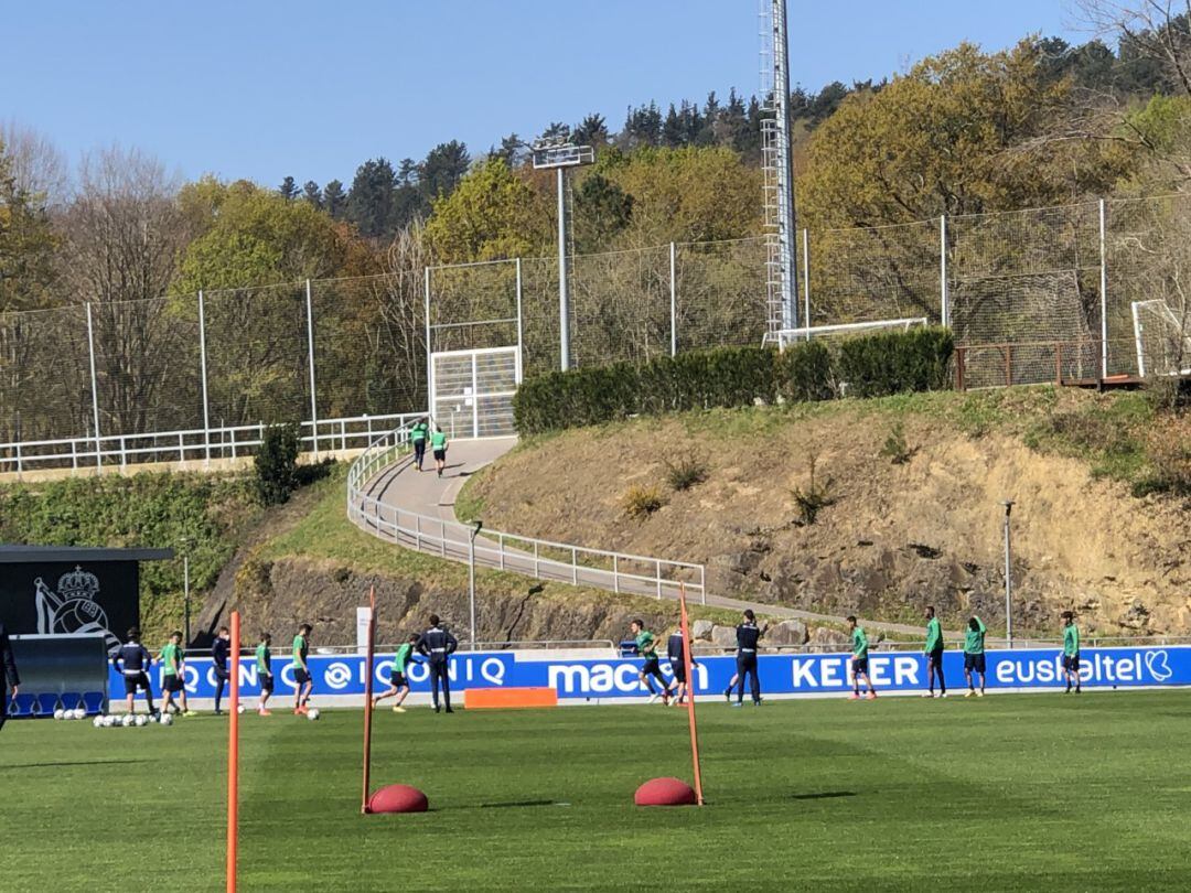 Los jugadores de la Real se ejercitan en Zubieta