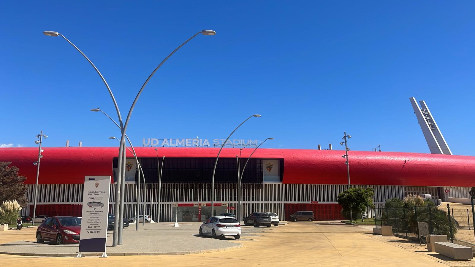 Las puertas del Mediterráneo deben recordar a grandes leyendas.