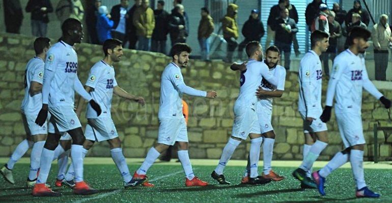 Pedro Beda celebra con sus compañeros un gol en un partido anterior.