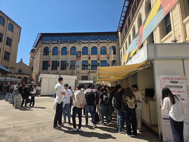 Imagen general de un instante a lo largo de la mañana del miércoles 25 de la Plaza Ferrándiz y Carbonell