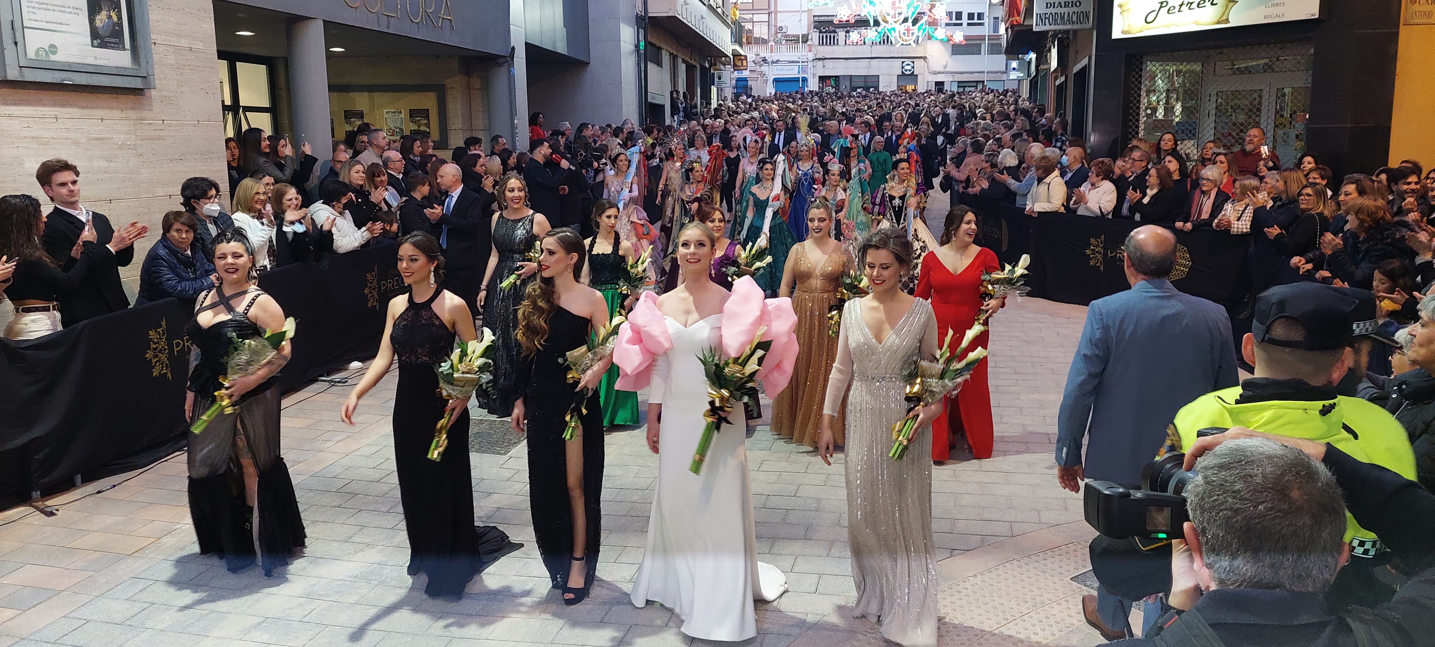 Este año se ha vivido diferente, puesto que las abanderadas tenían tantas ganas de volver al evento como el pueblo de verlo