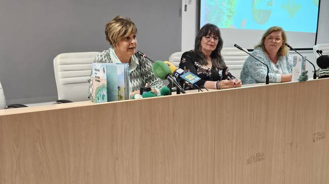 Momento de la presentación a cargo de Rosalía Ruiz