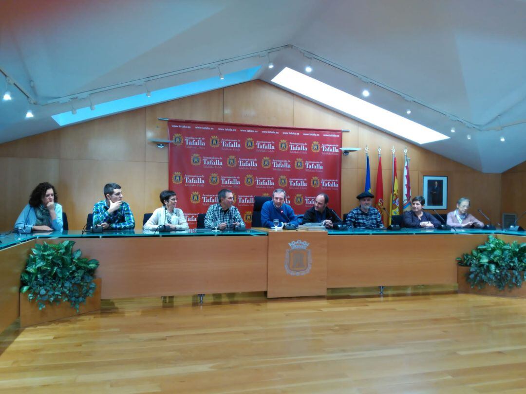 Alcalde y concejalas tafallesas han recibido a las delegaciones municipales de Arrankudiaga y Azpeitia