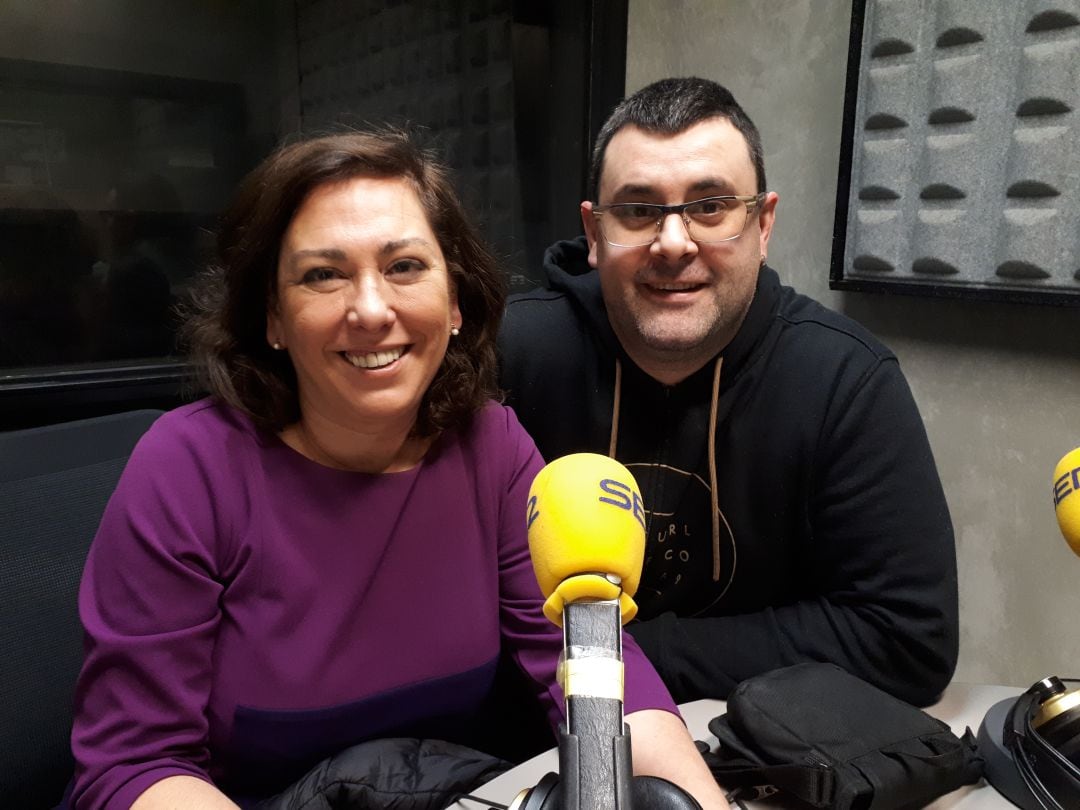 Mireia Alonso y Santi Ríos &#039;Piper&#039; en los estudios de Radio Eibar