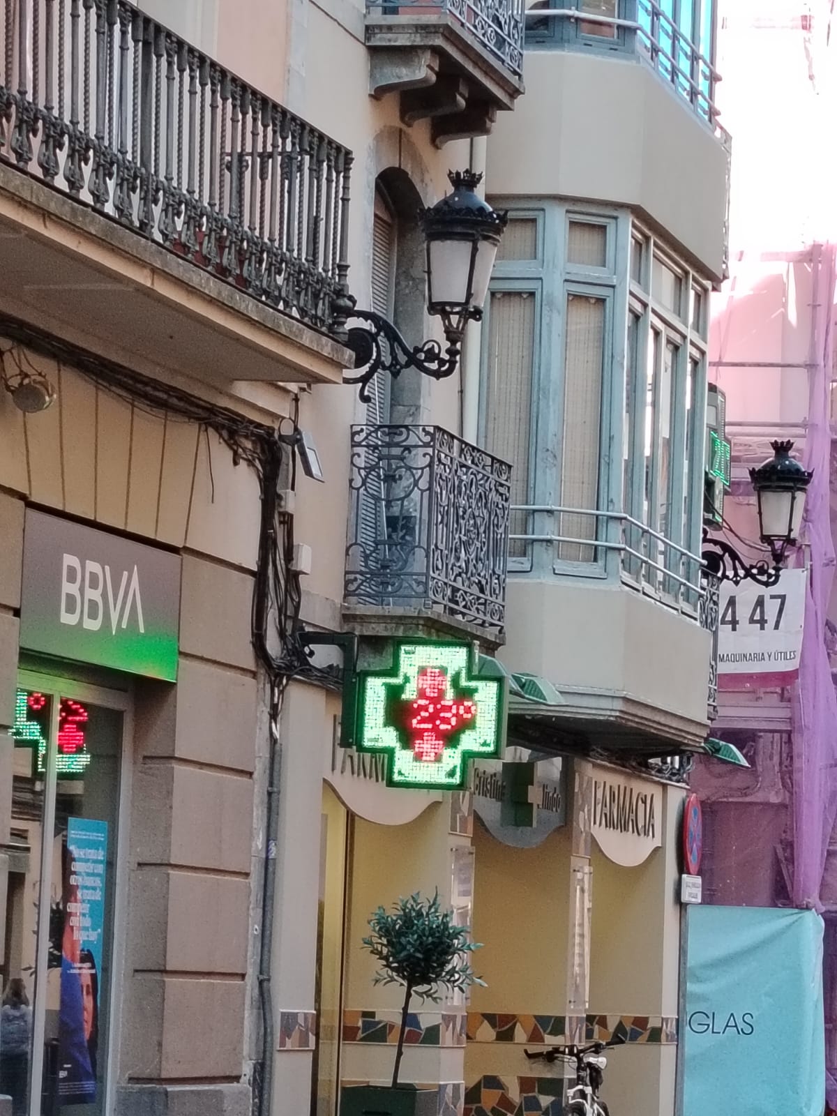 Termómetro en la calle Mayor de Jaca este lunes pasadas las 17'30 de la tarde