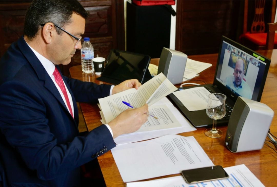 El alcalde de Teguise, Oswaldo Betancort, en uno de los últimos plenos.