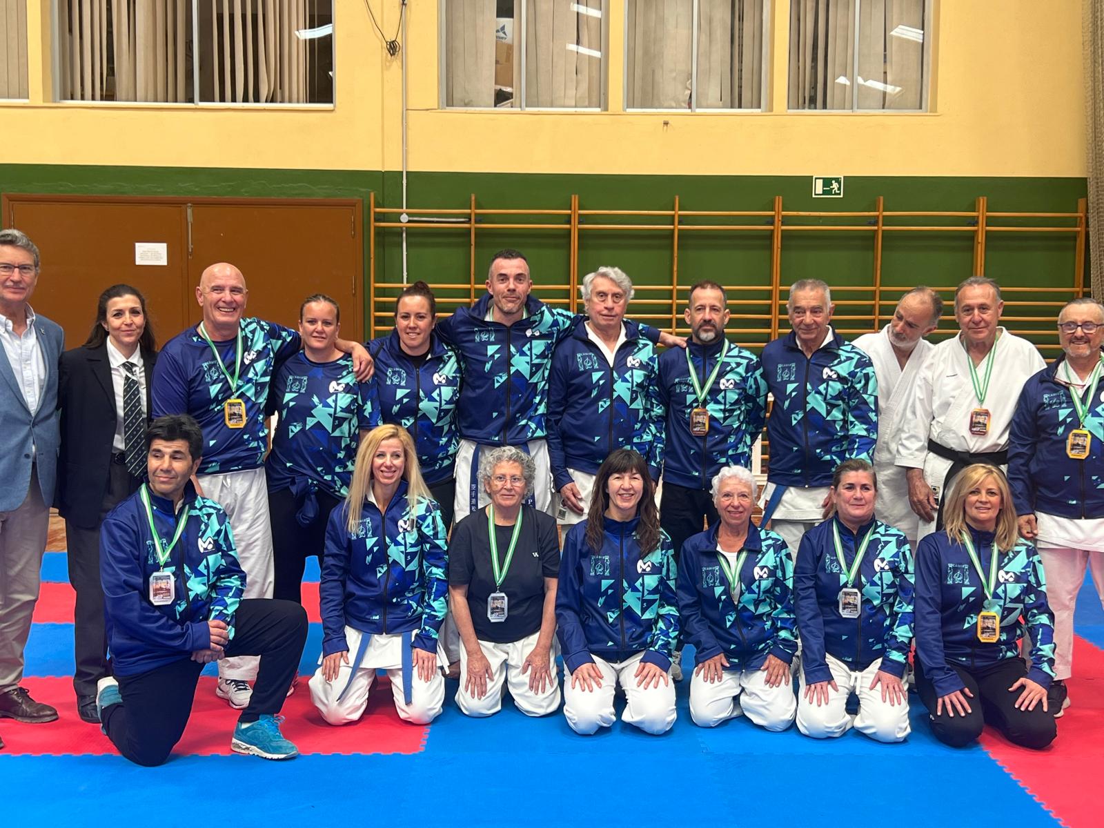 Alumnos de la Escuela Municipal de Karate