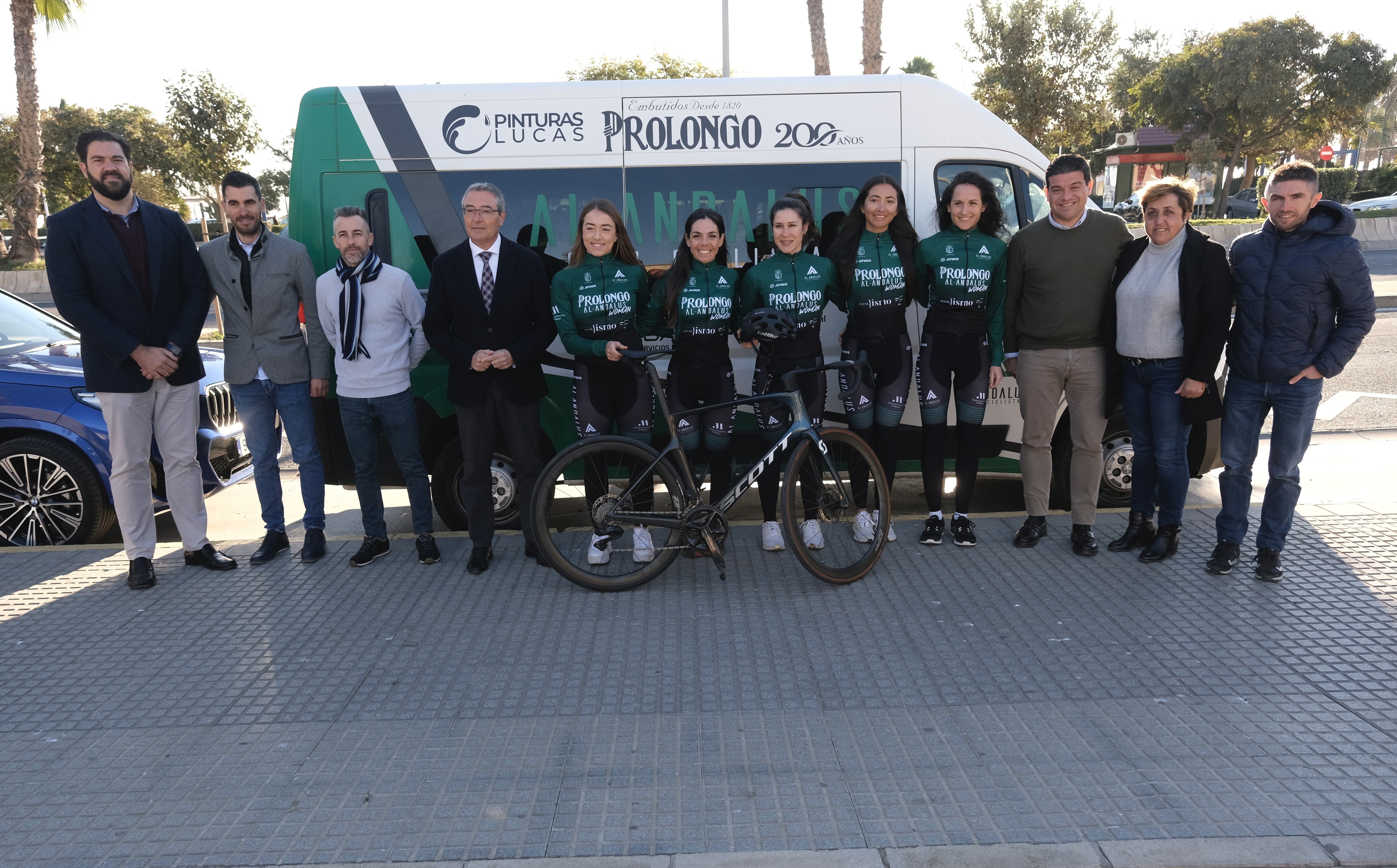 El primer equipo femenino de ciclismo de carretera de Andalucía lucirá en su equipación la marca de la Diputación