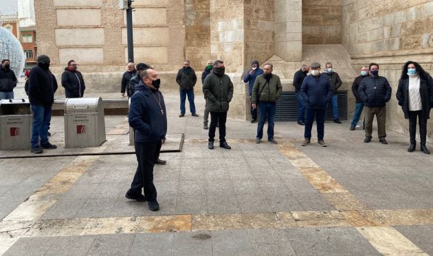 Imagen de la concentración de los hosteleros en Valdepeñas, durante este lunes 4 de enero