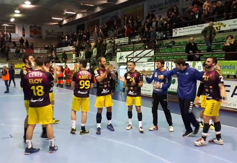 Los jugadores quieren volver a celebrar con su afición un triunfo en casa.