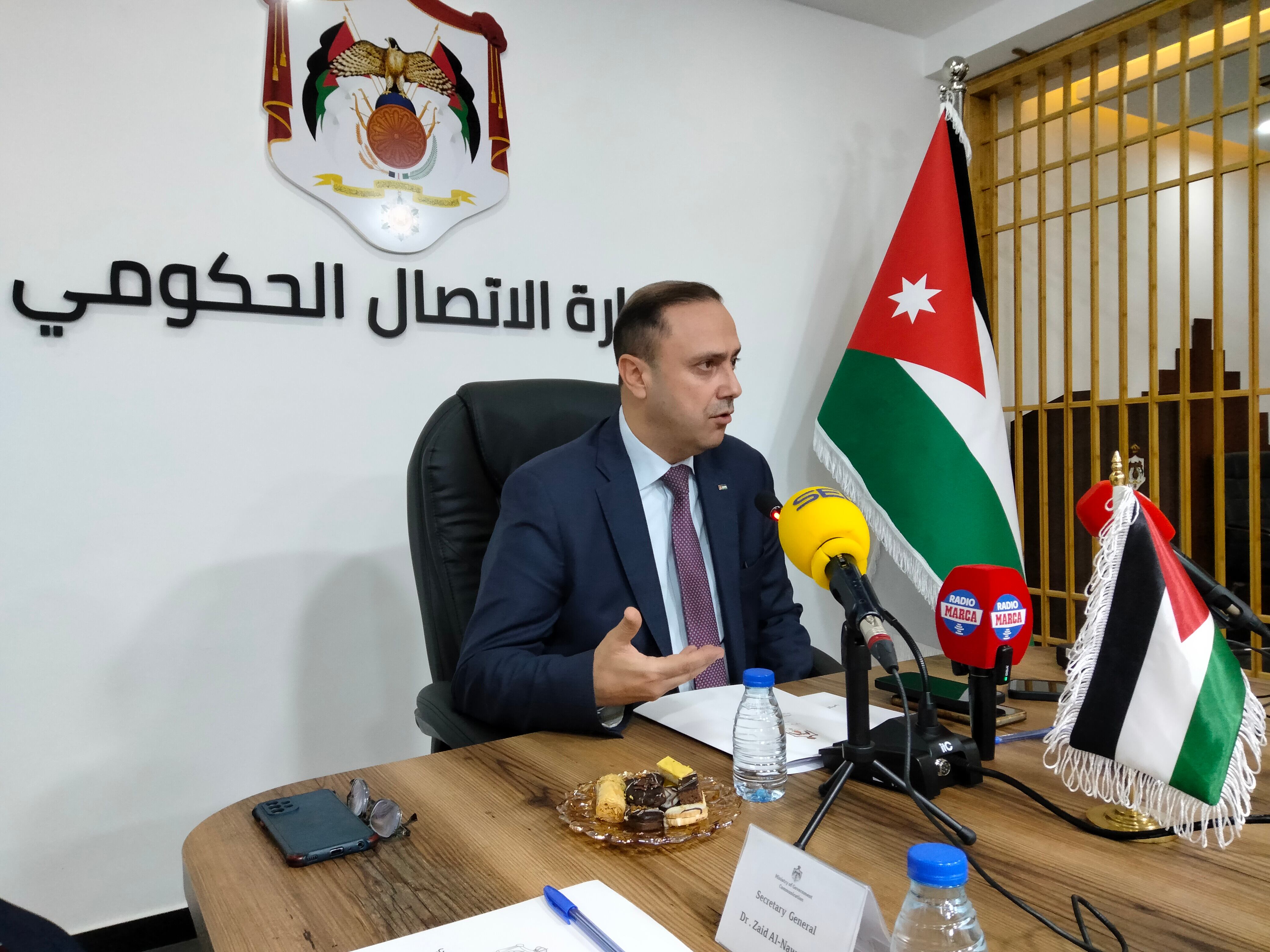 El portavoz del Gobierno de Jordania, Mohamed al Momani, durante su charla con medios españoles en Ammán